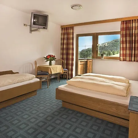 阿尔穆霍夫酒店 酒店