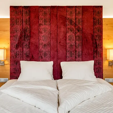 Hotel Almhof 3*